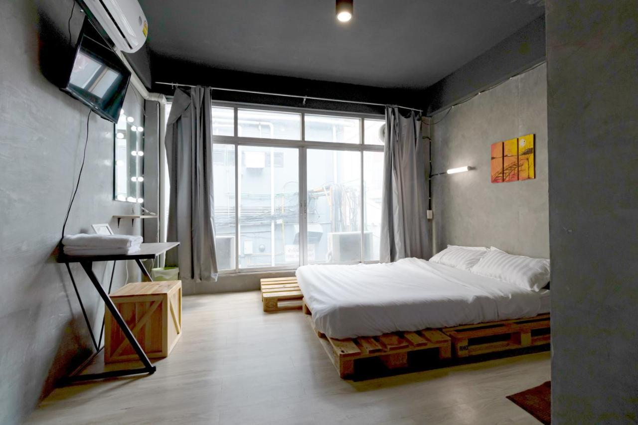 The Beds Ever Hostel (Adults Only) Bangkok Exterior photo