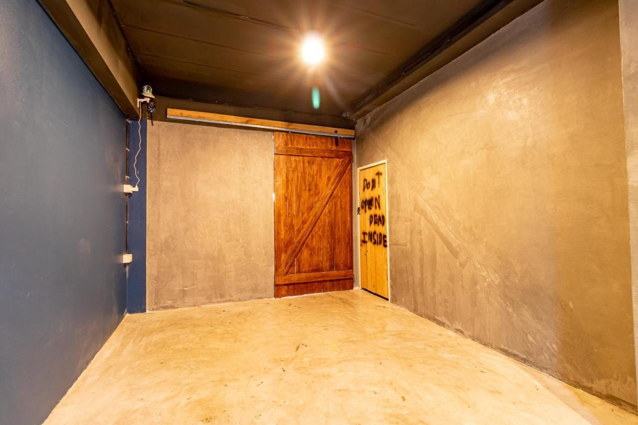 The Beds Ever Hostel (Adults Only) Bangkok Exterior photo